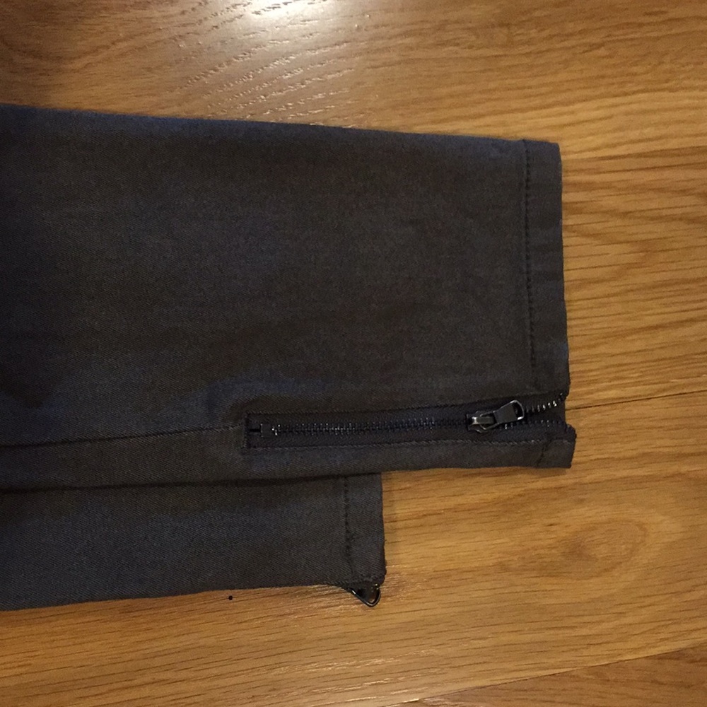 Forever 21 army green pants worn once! - Picture 2 of 4